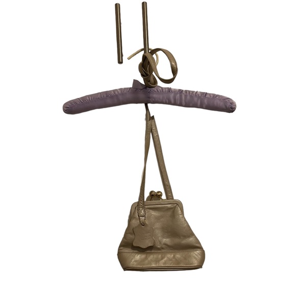 Courtenay Genuine Leather Cream Crossbody Shoulder Bag, Gold Tone Kiss Lock - Picture 1 of 12